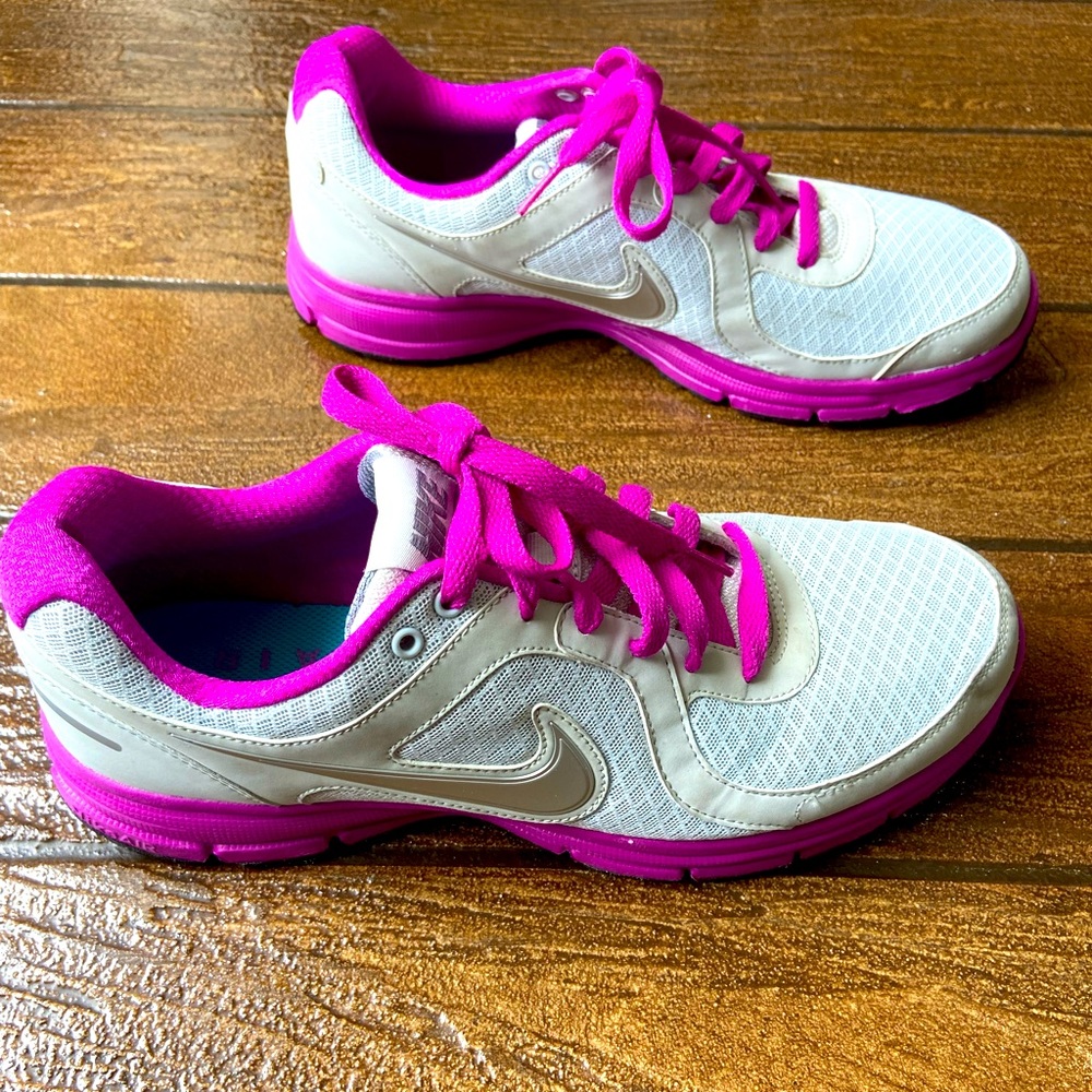 Nike gray used men's shoes in good condition, in the photo you can see size 11